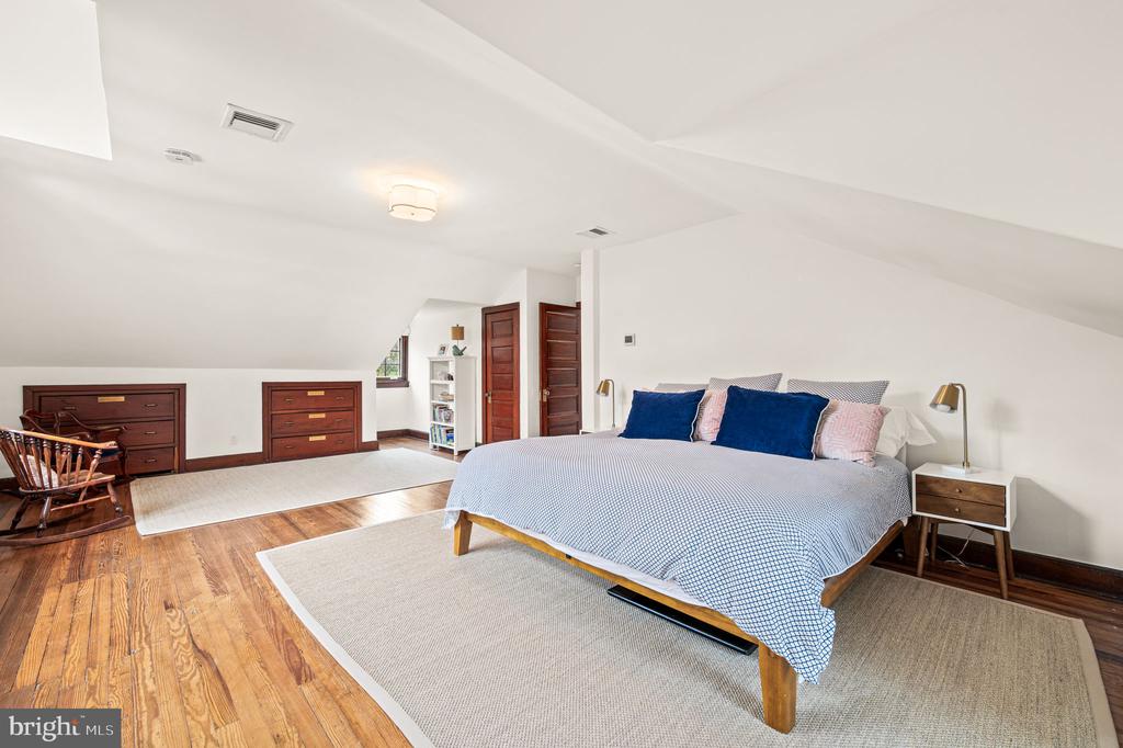 511 W MORELAND AVENUE