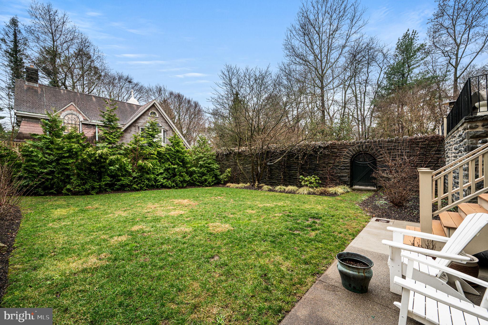 511 W MORELAND AVENUE