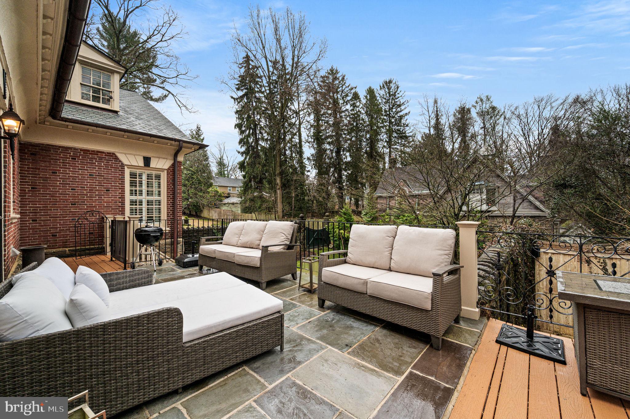 511 W MORELAND AVENUE