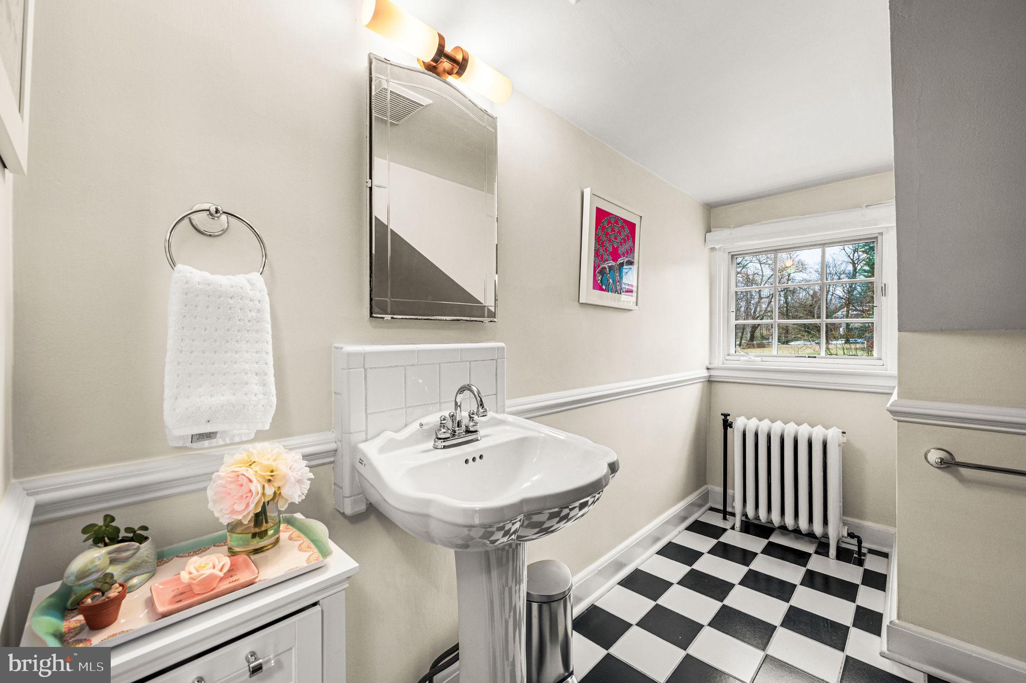 511 W MORELAND AVENUE