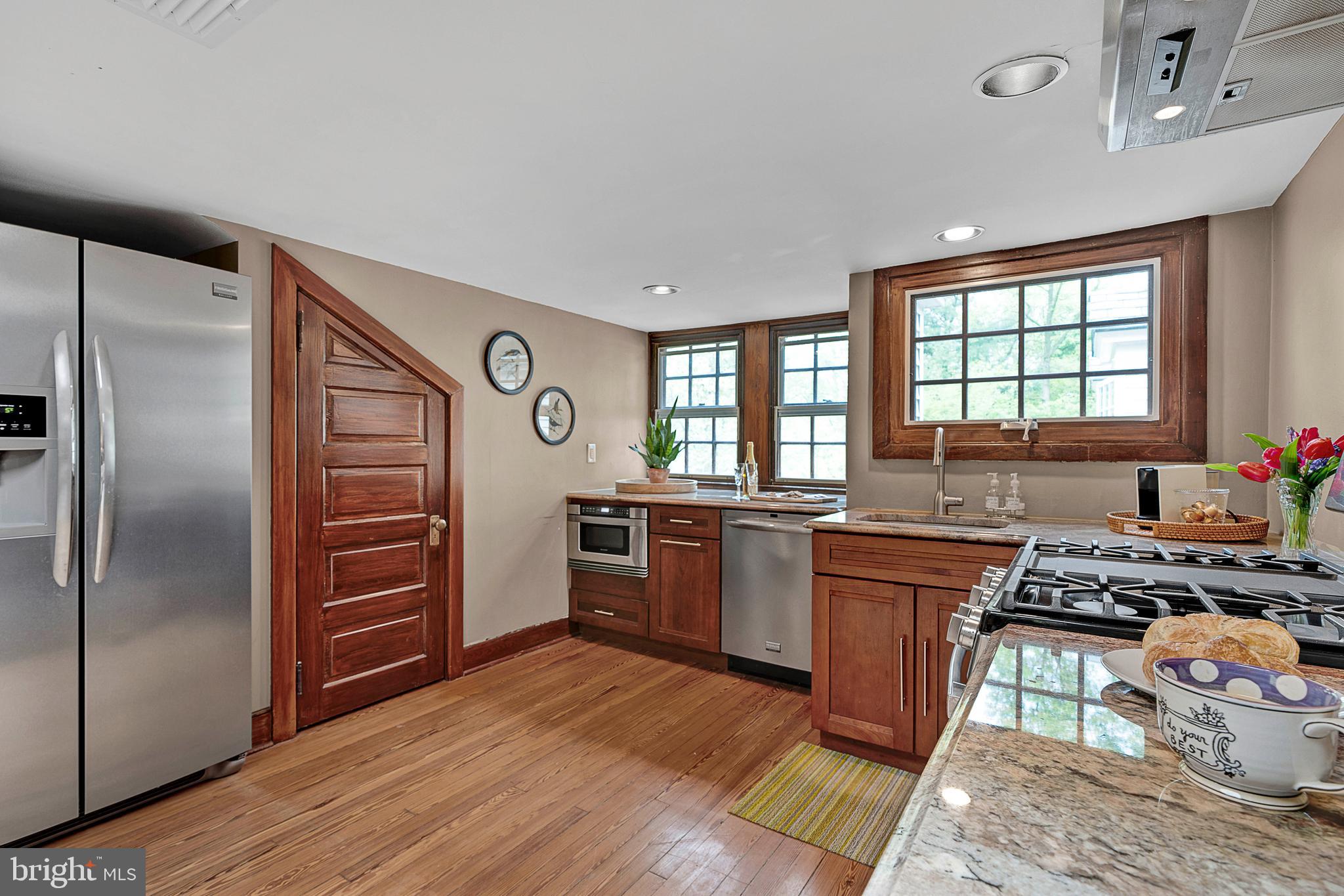 511 W MORELAND AVENUE