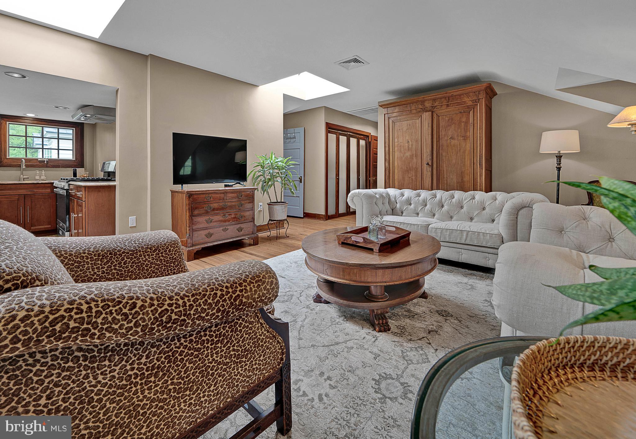 511 W MORELAND AVENUE