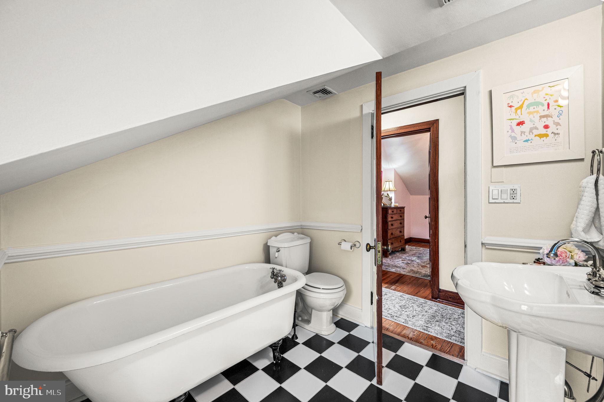 511 W MORELAND AVENUE