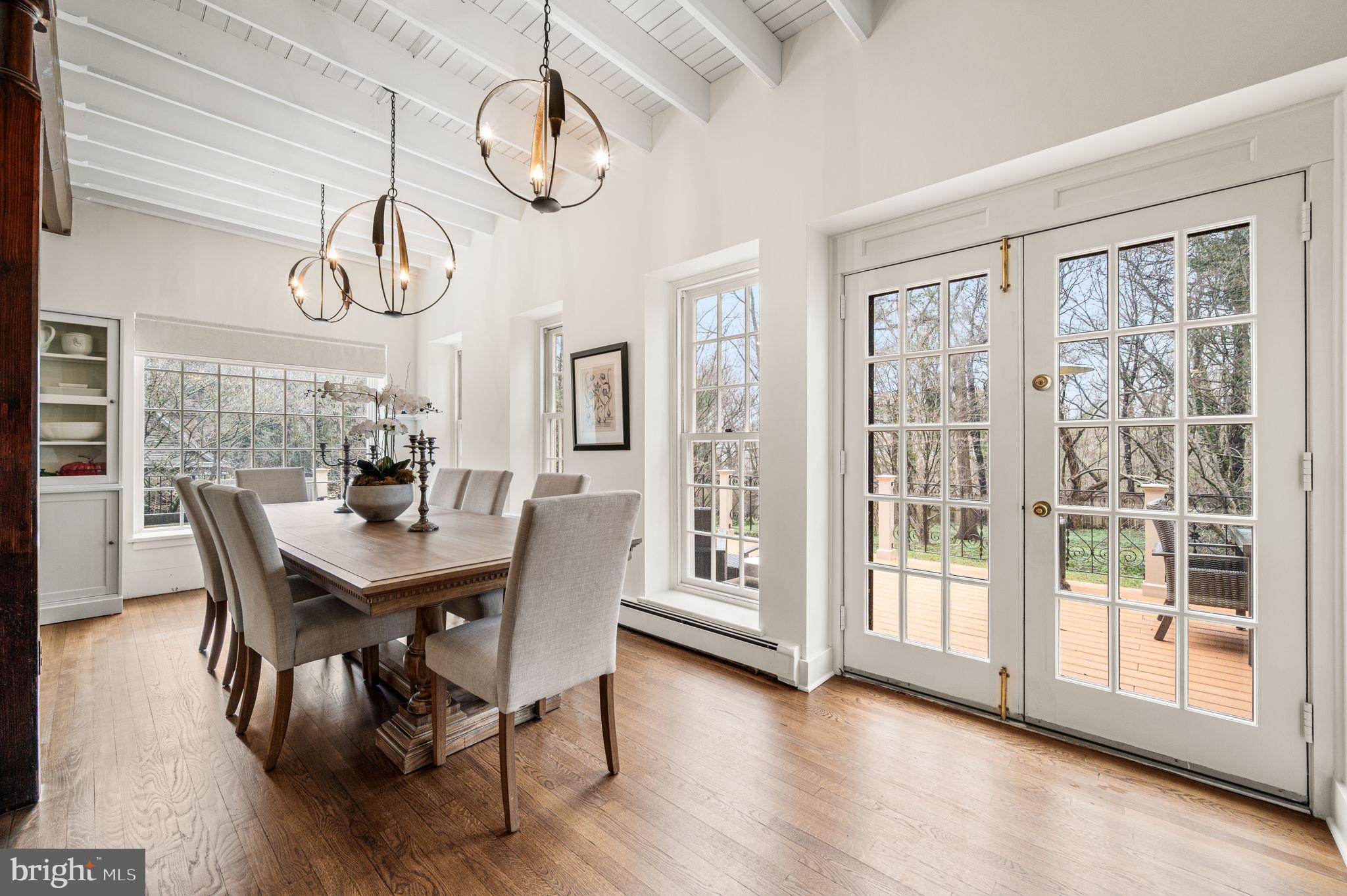 511 W MORELAND AVENUE