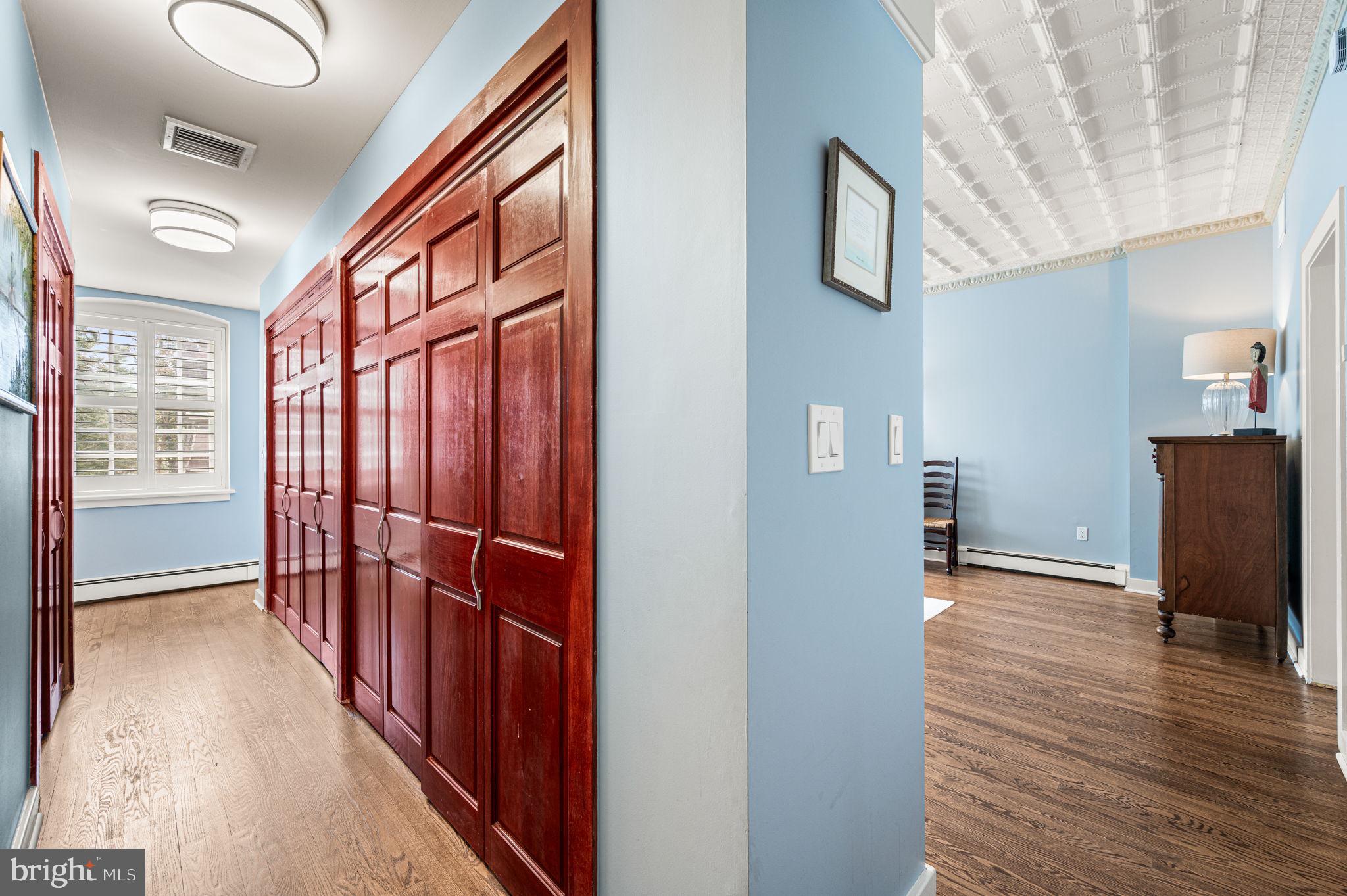 511 W MORELAND AVENUE