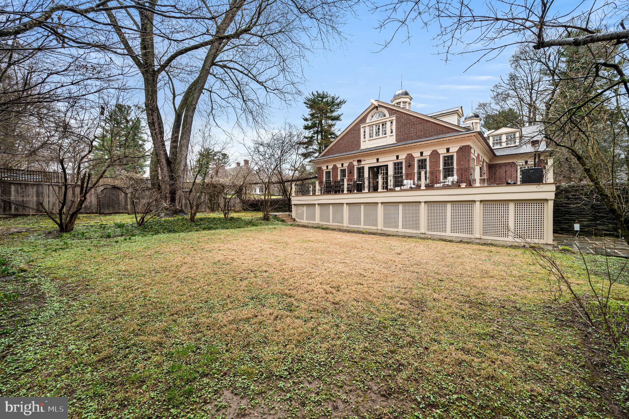 511 W MORELAND AVENUE