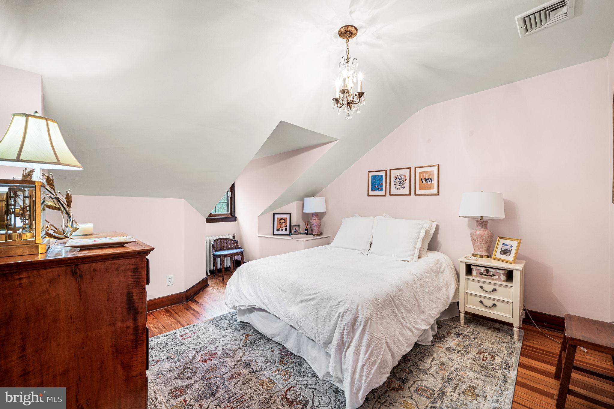 511 W MORELAND AVENUE