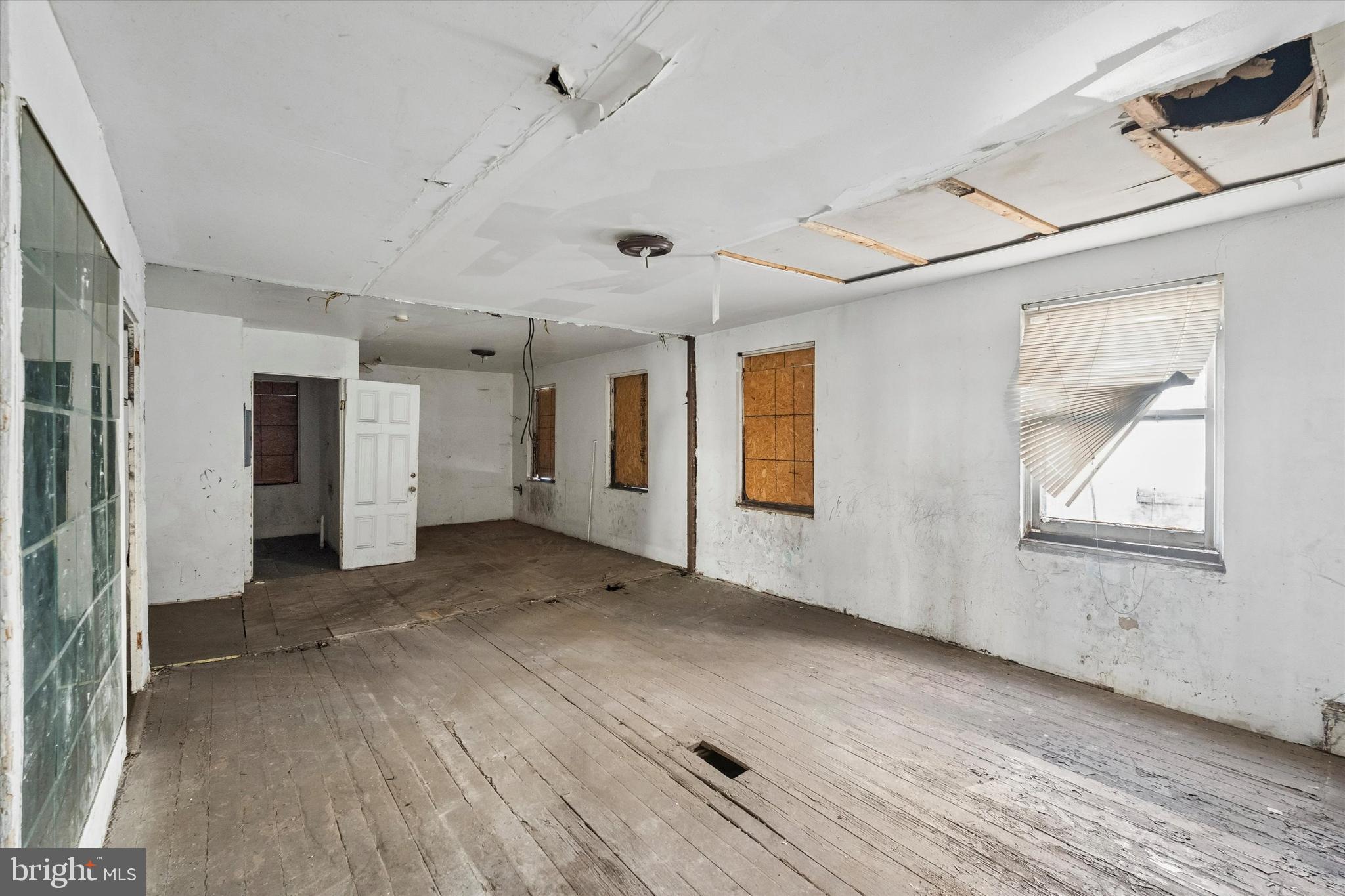 4030 W GIRARD AVENUE