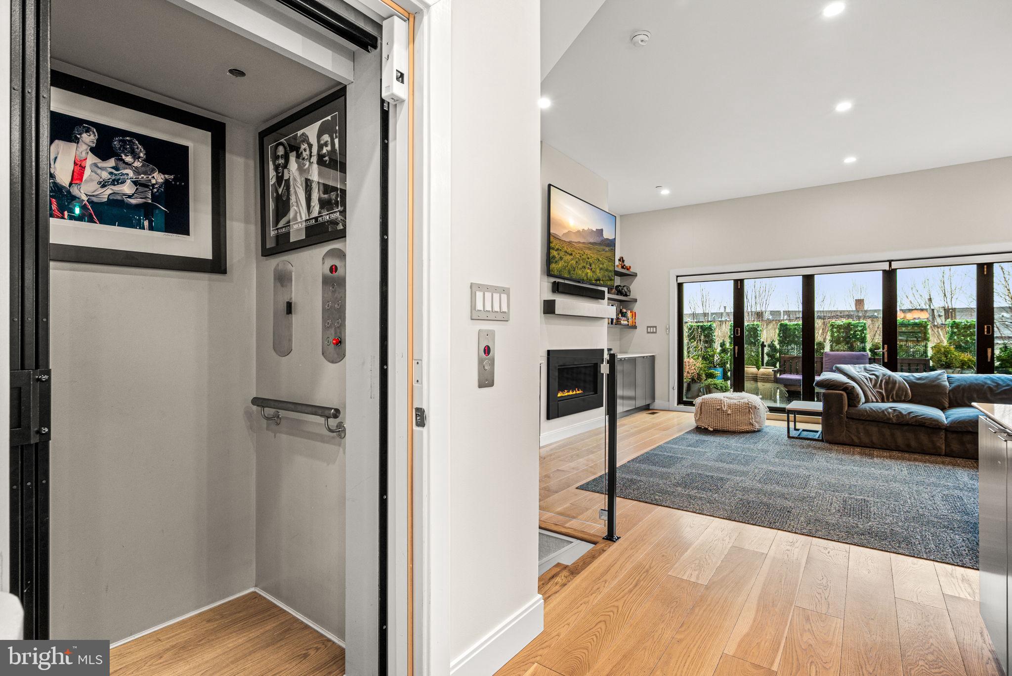 4588 SILVERWOOD STREET