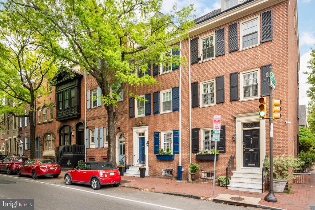 642 PINE STREET
