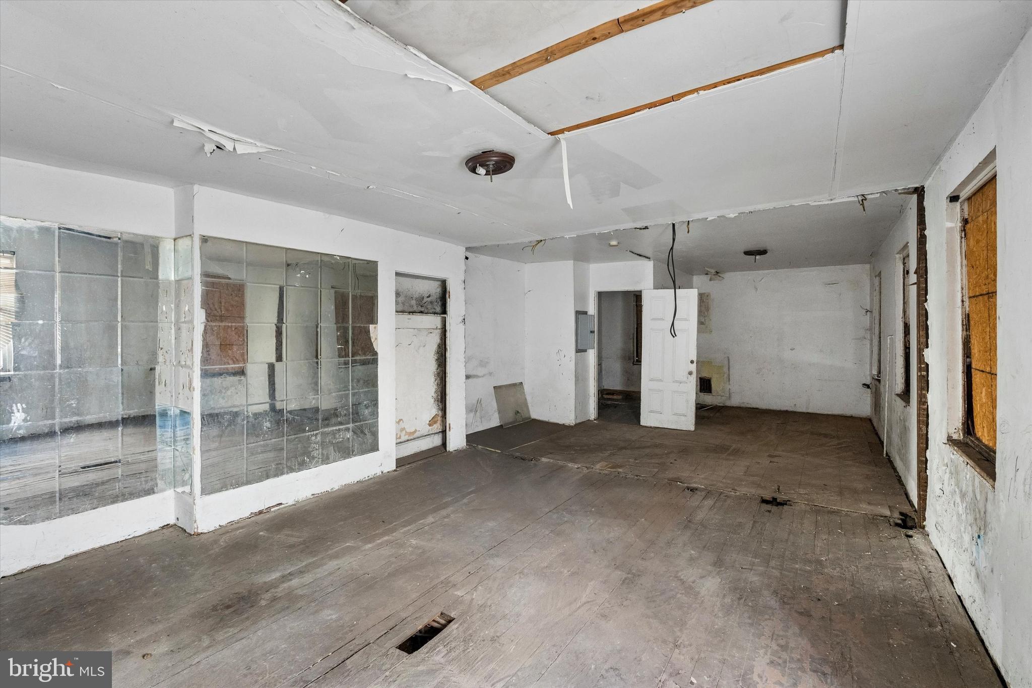 4030 W GIRARD AVENUE