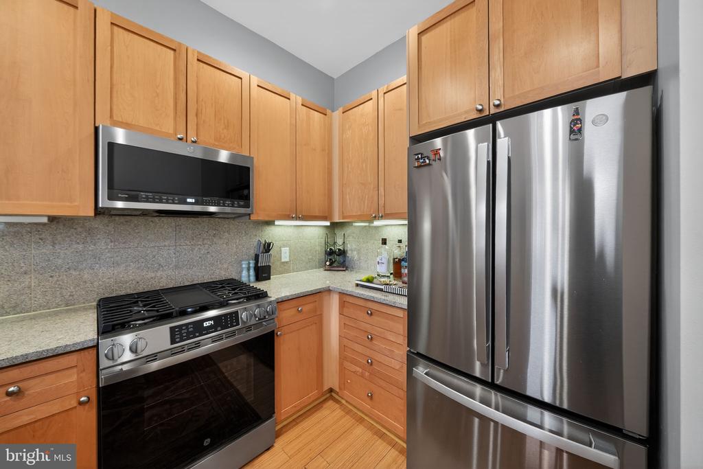 1900 HAMILTON STREET D15