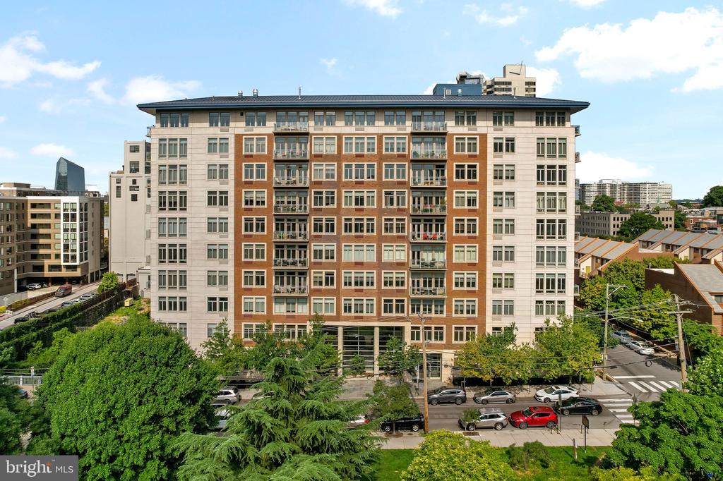 1900 HAMILTON STREET D15