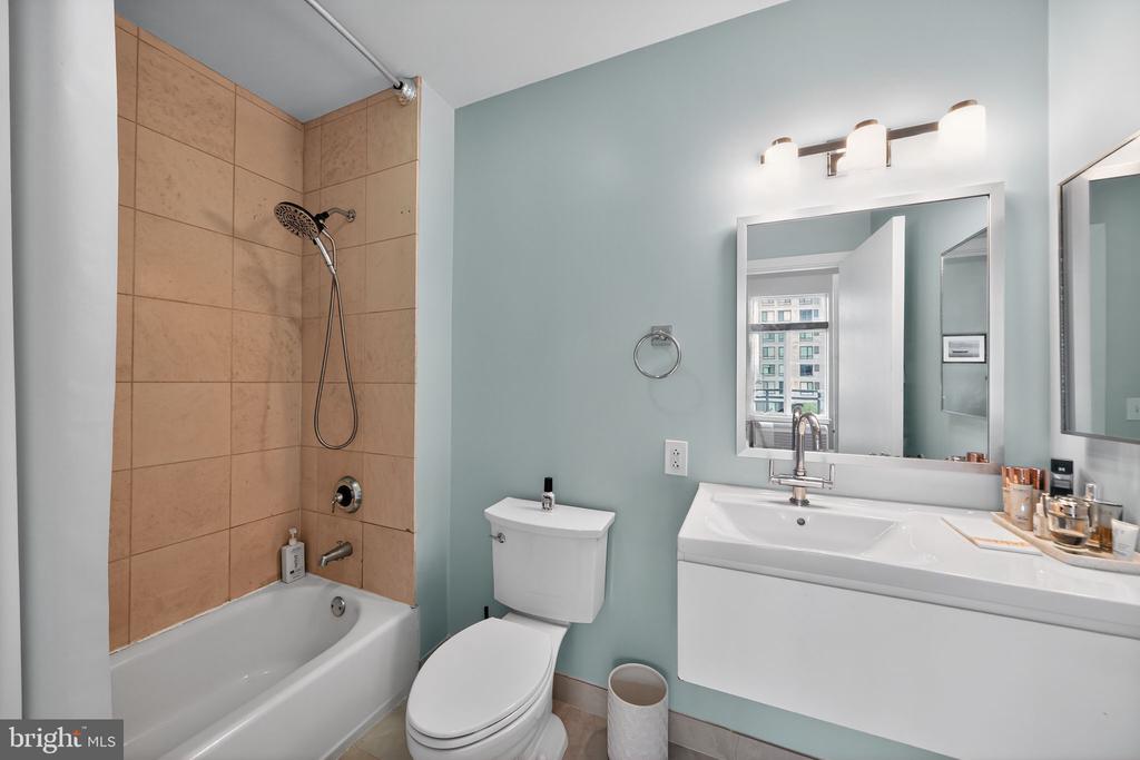 1900 HAMILTON STREET D15