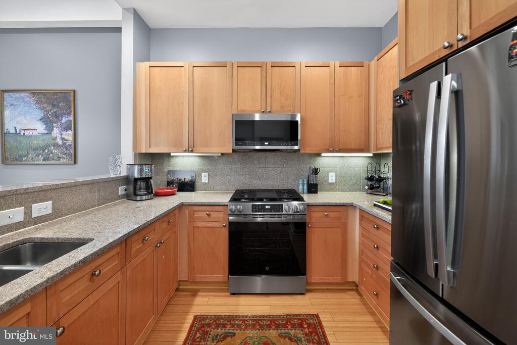 1900 HAMILTON STREET D15