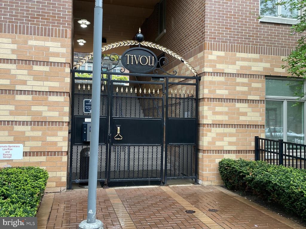 1900 HAMILTON STREET D15
