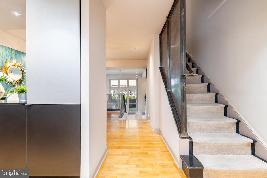 406 S 6TH STREET
