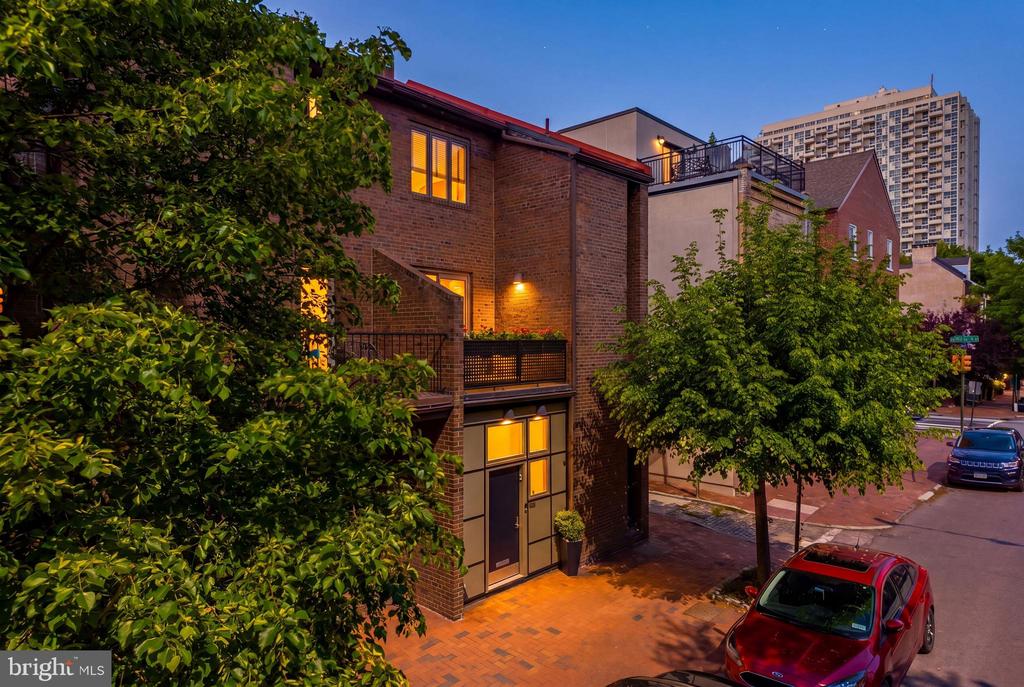 406 S 6TH STREET