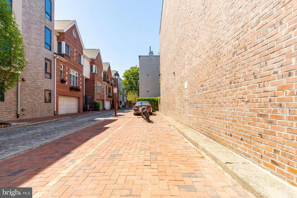 406 S 6TH STREET