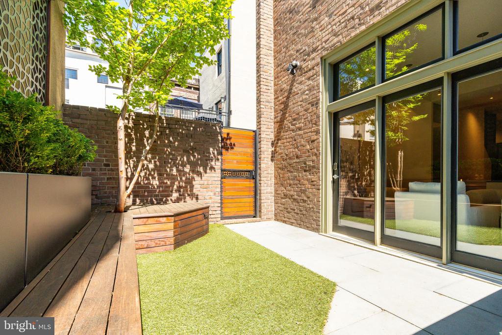 406 S 6TH STREET