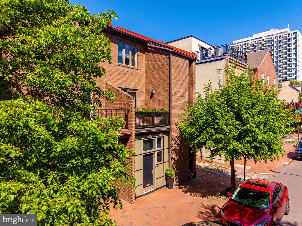 406 S 6TH STREET