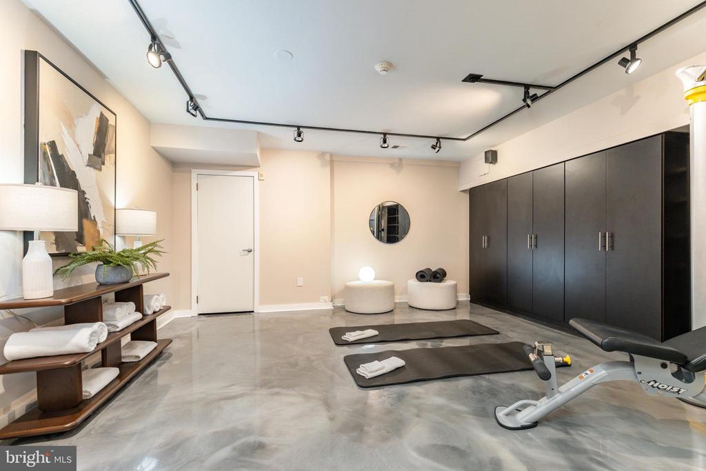 406 S 6TH STREET