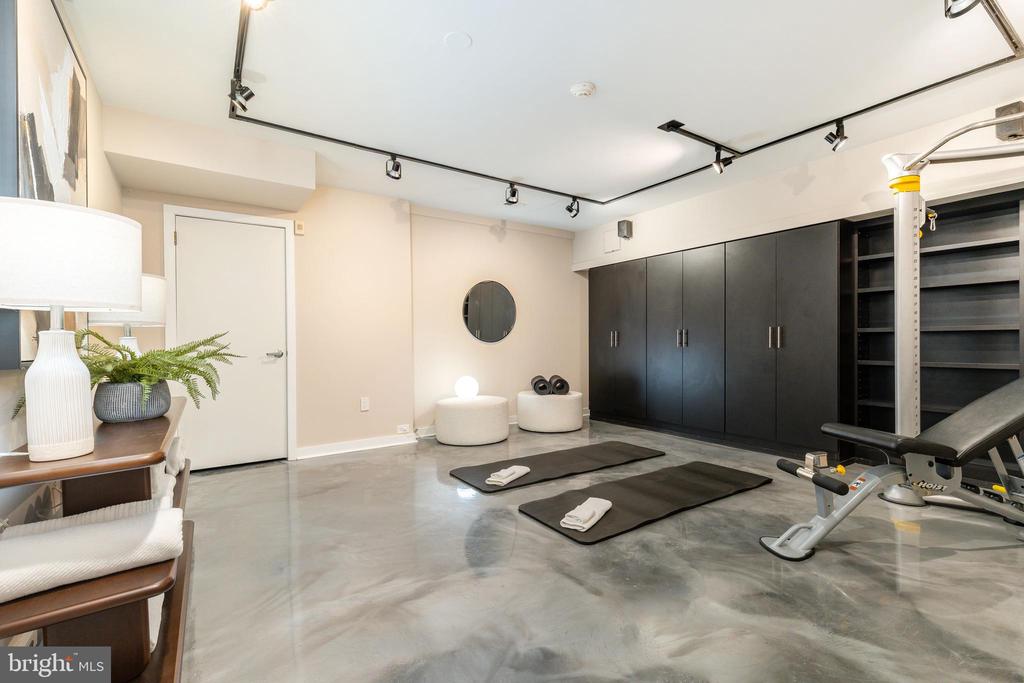 406 S 6TH STREET