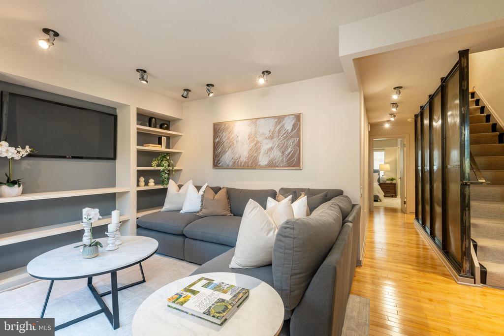 406 S 6TH STREET