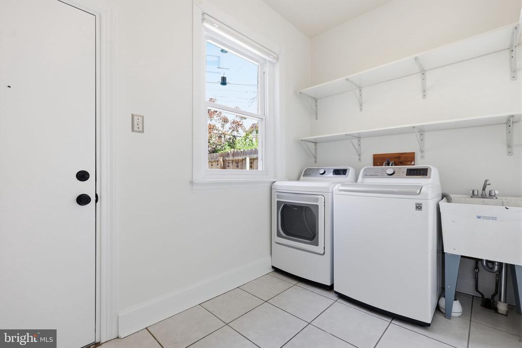 355 W DUVAL STREET