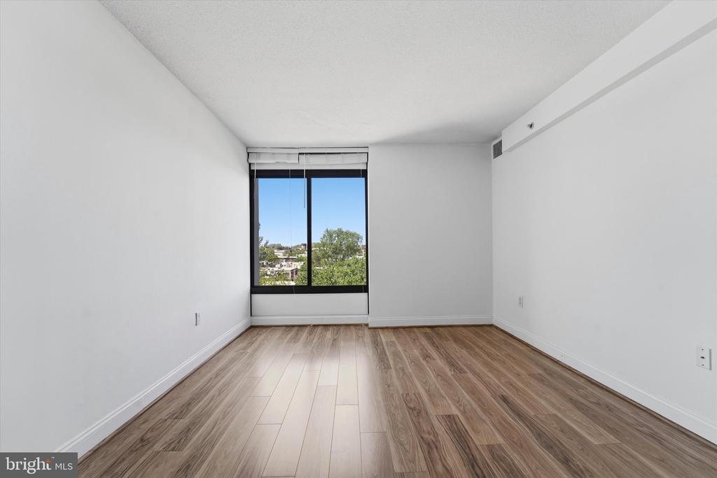 2001 HAMILTON STREET 00 927