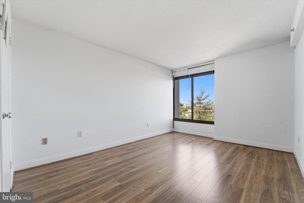 2001 HAMILTON STREET 00 927