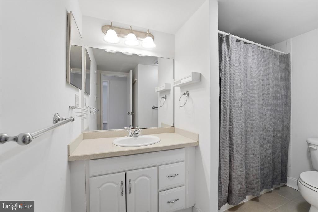 2001 HAMILTON STREET 00 927