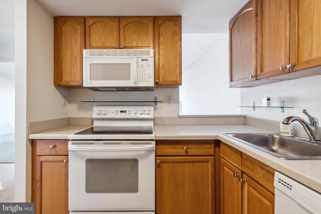 2001 HAMILTON STREET 00 927