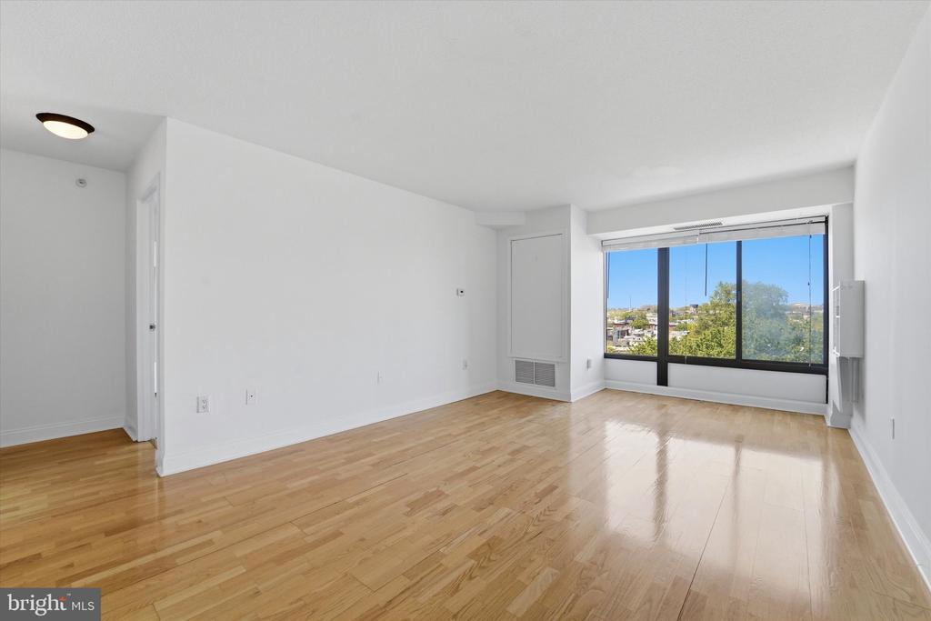 2001 HAMILTON STREET 00 927