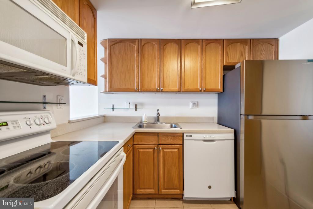 2001 HAMILTON STREET 00 927