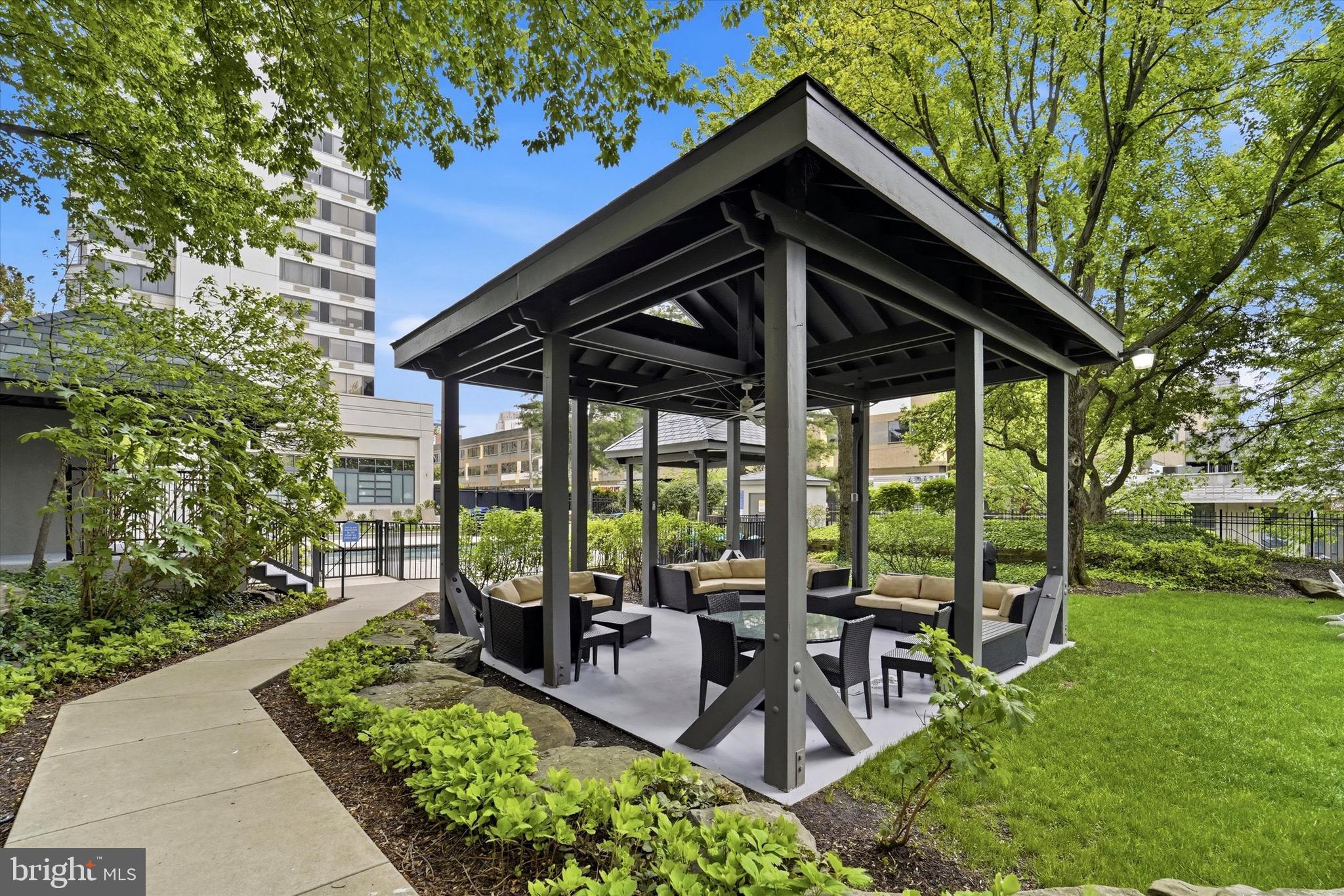 2001 HAMILTON STREET 00 927