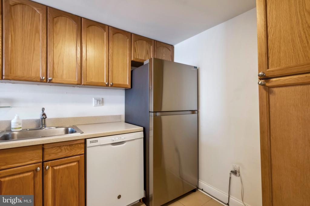 2001 HAMILTON STREET 00 927