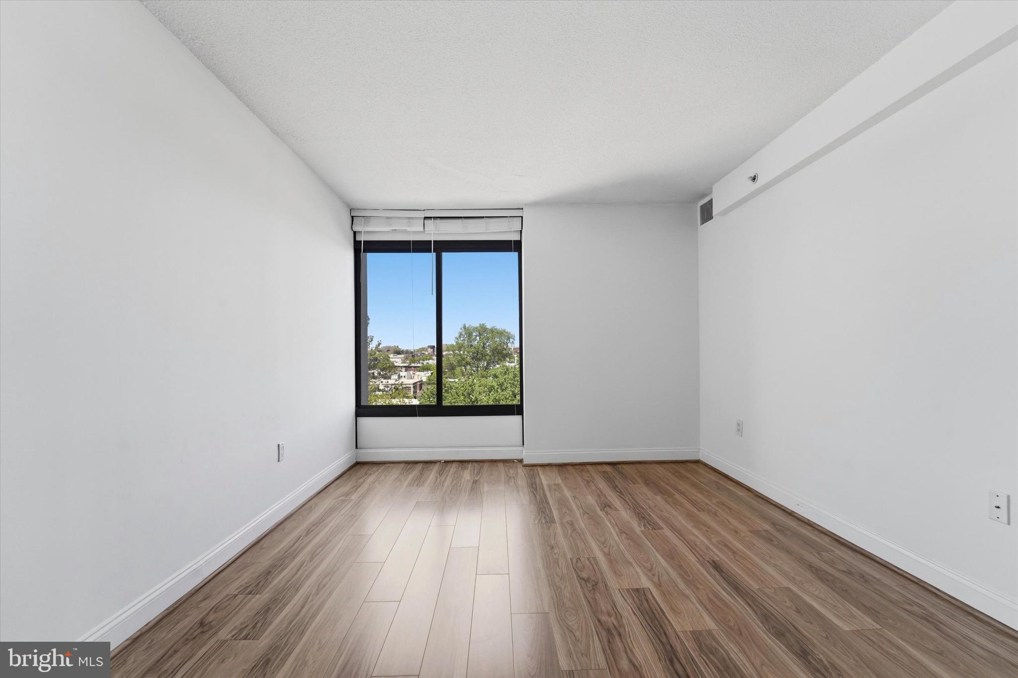 2001 HAMILTON STREET 00 927