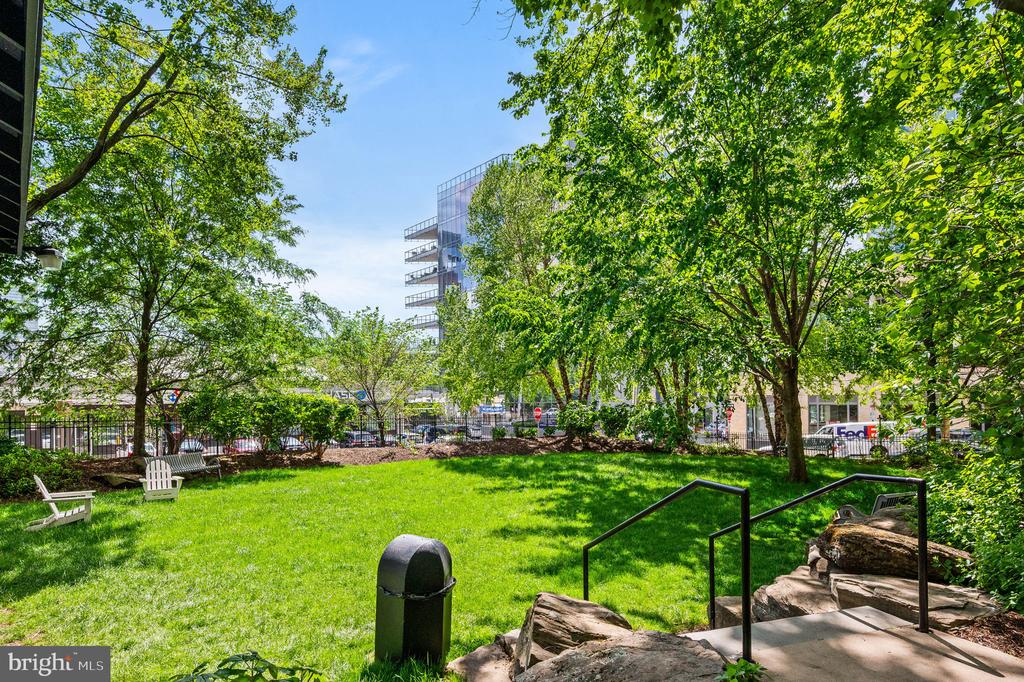 2001 HAMILTON STREET 00 927