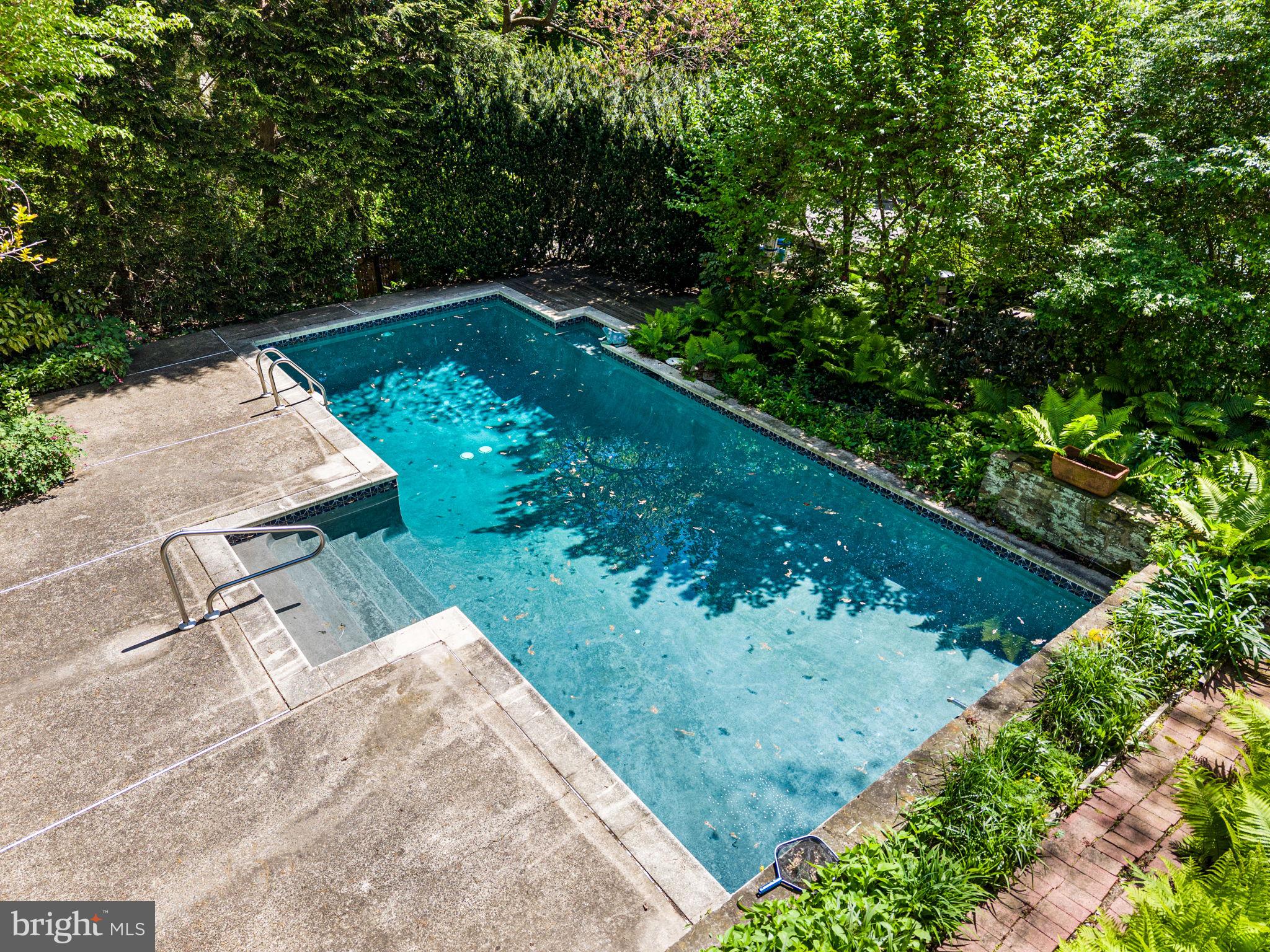 7700 LINCOLN DRIVE