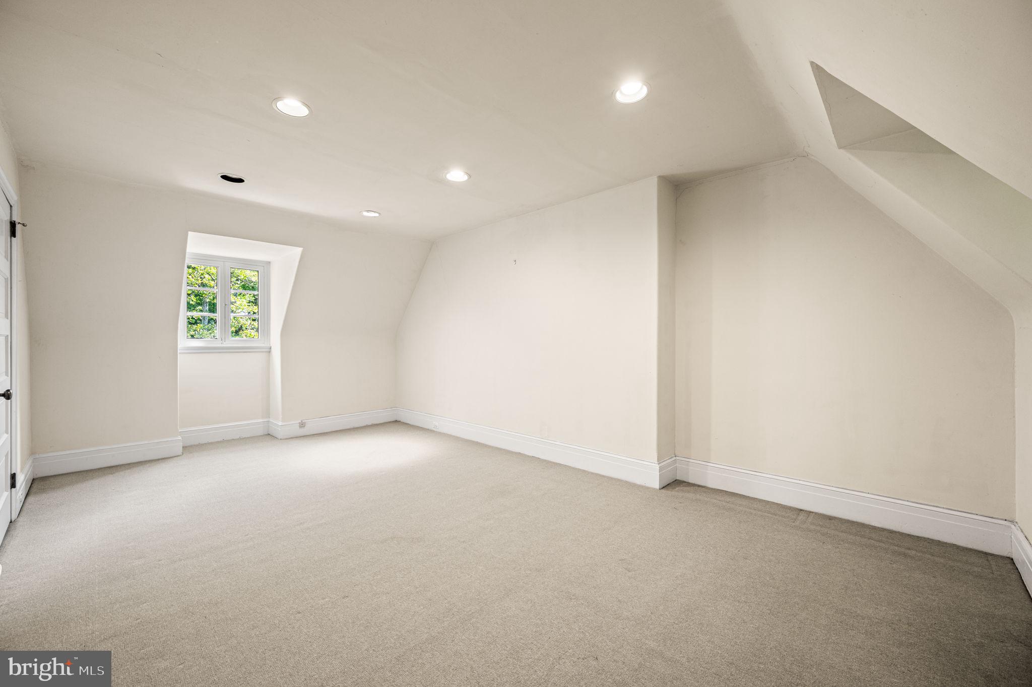 7700 LINCOLN DRIVE