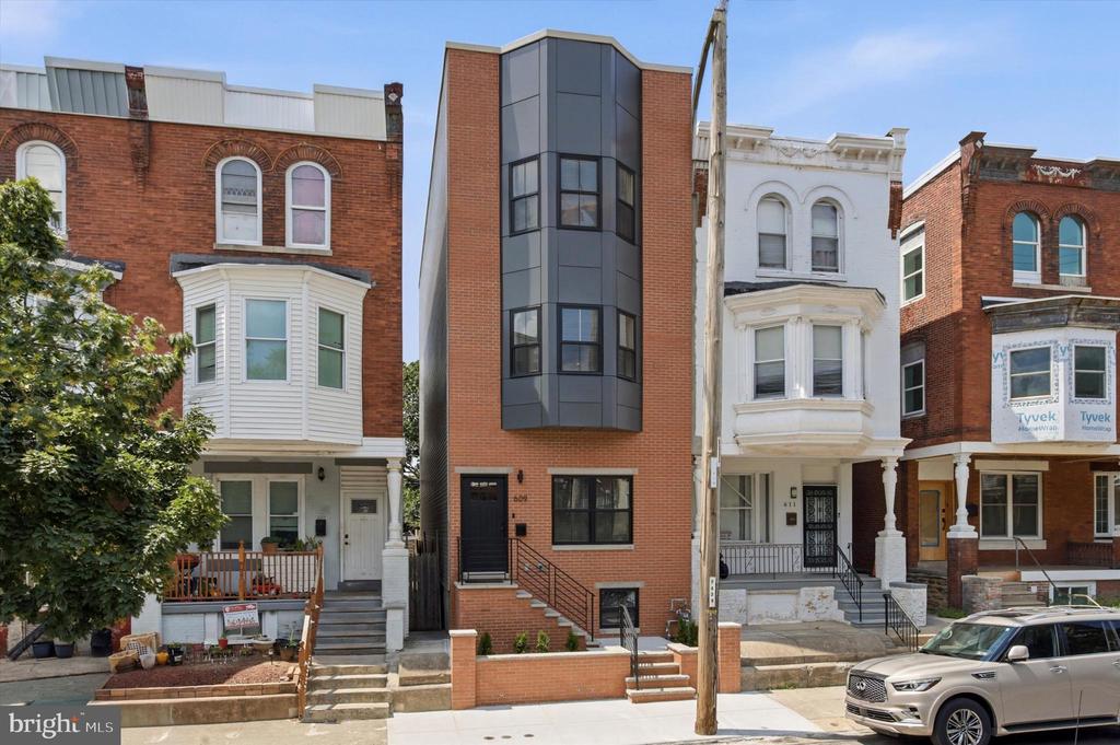 609 E LOCUST AVENUE
