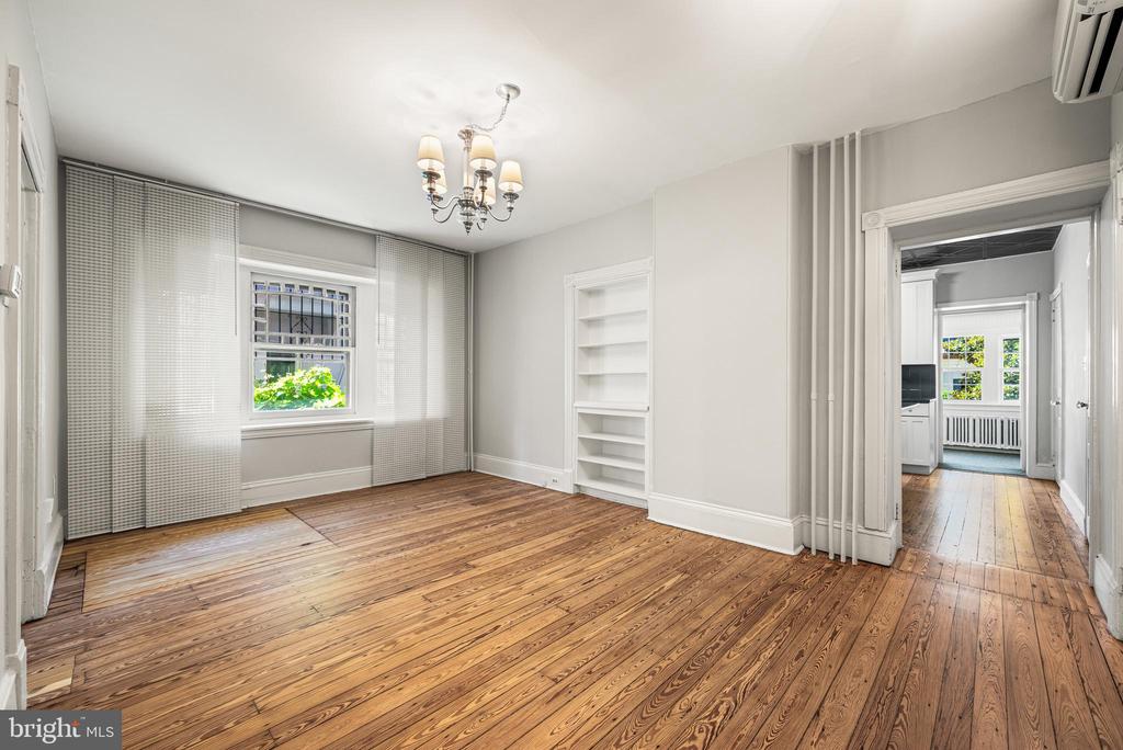 23 W MOUNT PLEASANT AVENUE