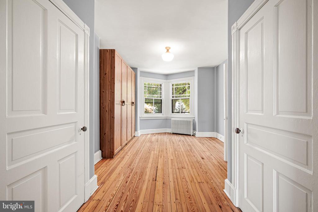 23 W MOUNT PLEASANT AVENUE
