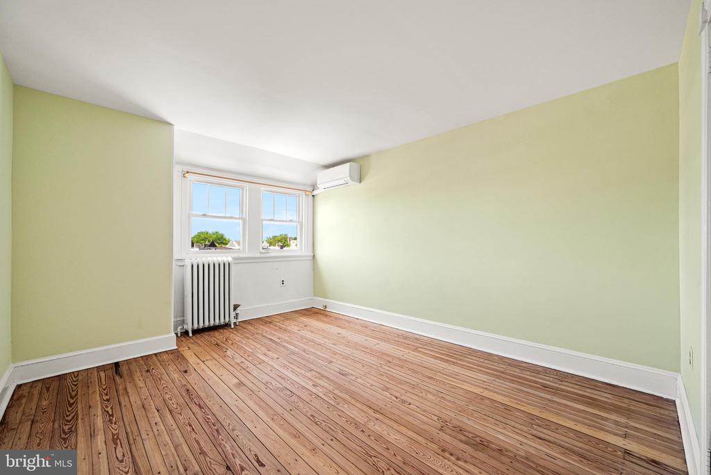 23 W MOUNT PLEASANT AVENUE
