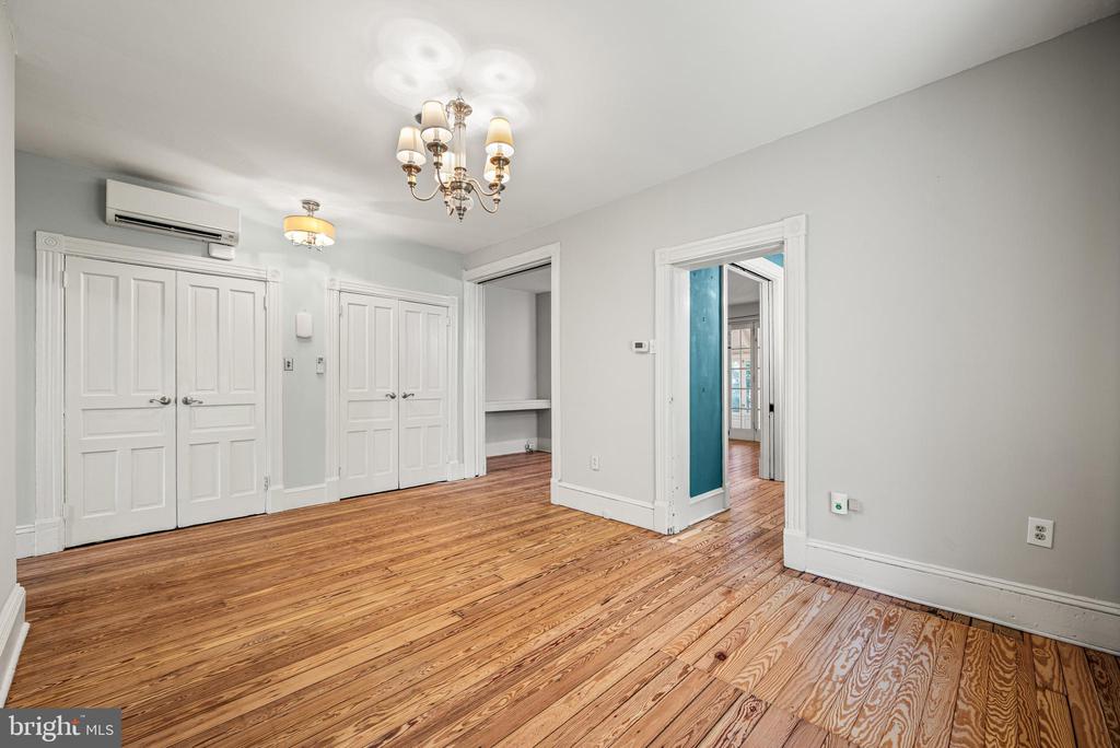 23 W MOUNT PLEASANT AVENUE