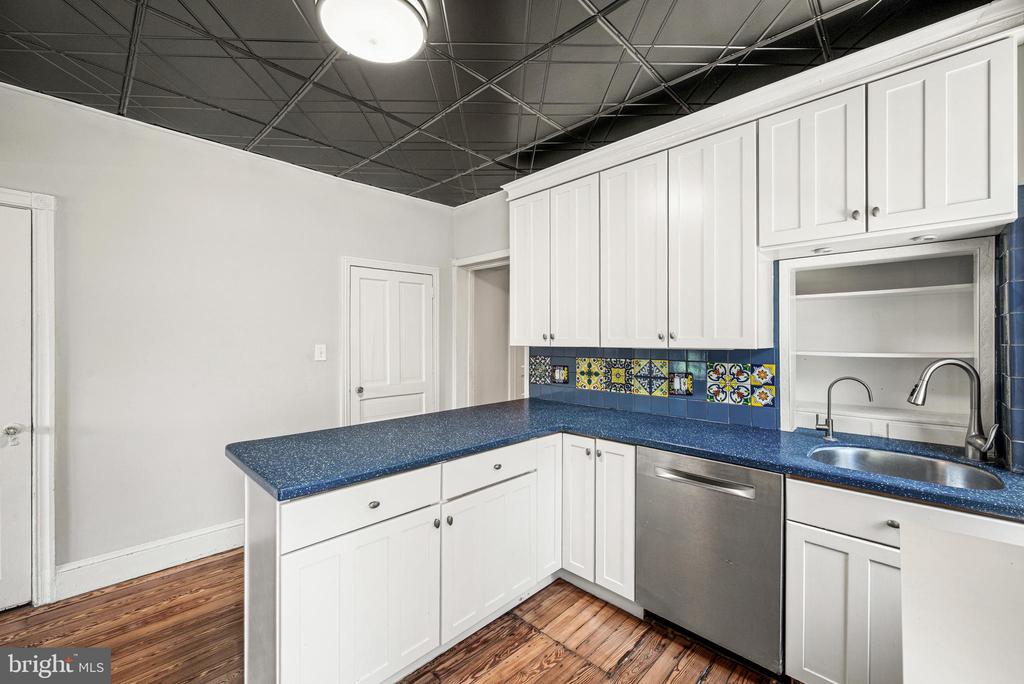 23 W MOUNT PLEASANT AVENUE