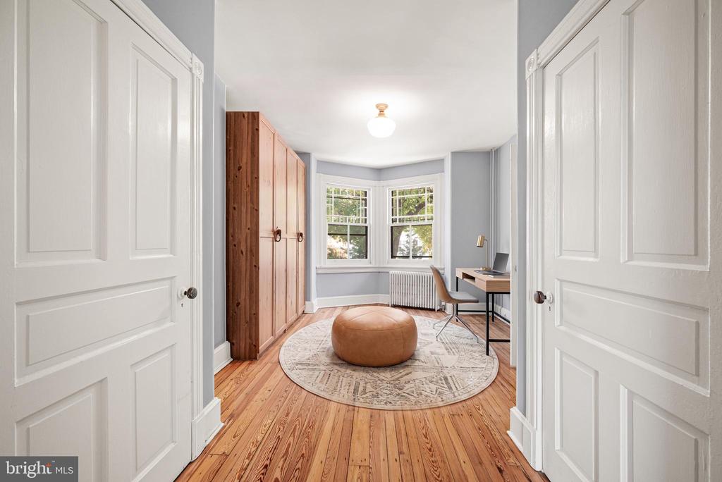 23 W MOUNT PLEASANT AVENUE
