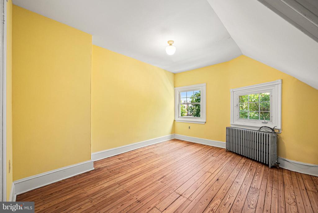 23 W MOUNT PLEASANT AVENUE