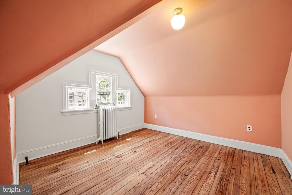 23 W MOUNT PLEASANT AVENUE